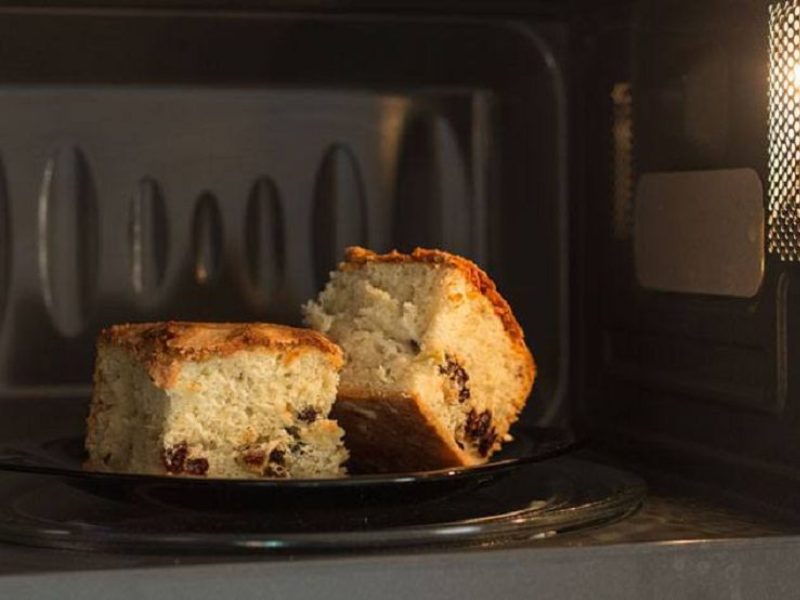 Cách làm bánh bằng lò vi sóng có những ưu điểm nổi bật gì?